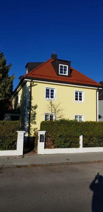 Helle Und Ruhige Dachgeschosswohnung Munich Extérieur photo